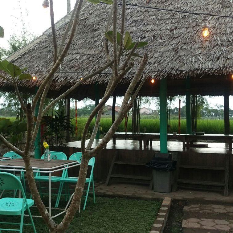 7 Tempat Makan dengan View Sawah Paling Adem di Jogja, Bikin Betah!