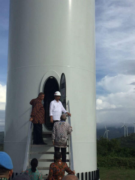 &quot;Wow&quot;.... Tekan Sirene, Jokowi Resmikan PLTB 'Kebun Angin' Sidrap 