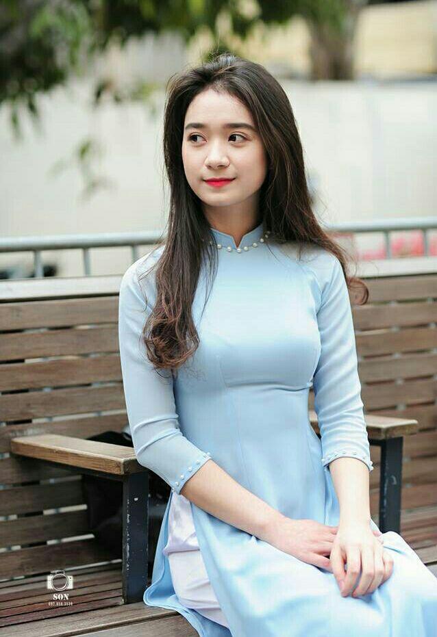 Sibening Unknown model pakai ao dai
