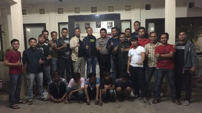 Petugas Ringkus Pelaku Pelemparan Batu di Tol jakarta merak