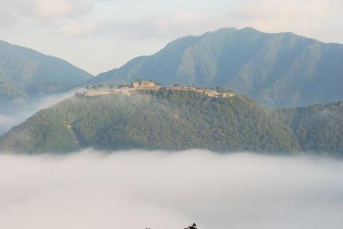 Takeda Castle Dan Cerita Tentang Kastil Di Balik Awan