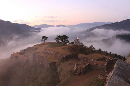 Takeda Castle Dan Cerita Tentang Kastil Di Balik Awan