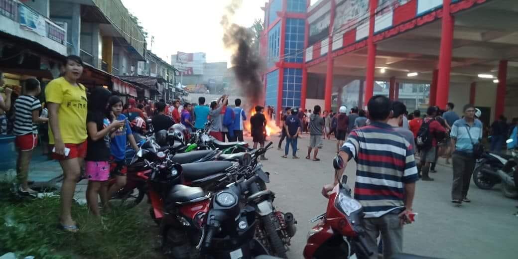 Caroline Kalah Telak di Kalimantan Barat, Landak Rusuh Bakar Ban dan Sembelih Babi
