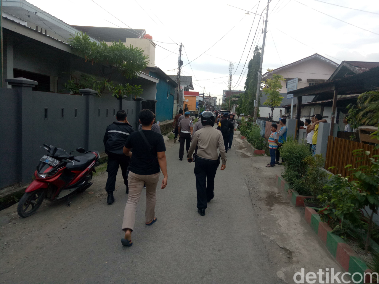 Pendukung Calon dan Massa Kotak Kosong Pilwalkot Makassar Ricuh