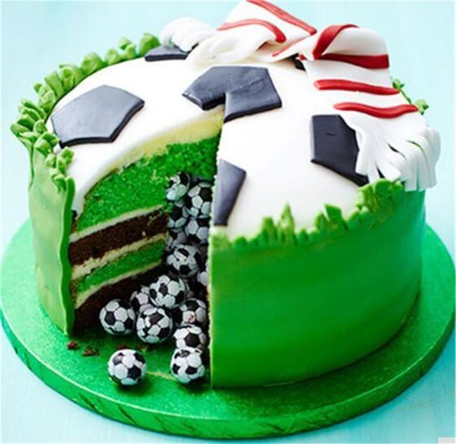 Kreasi 7 World Cup Cake Unik, Gak Tega Deh Motongnya!