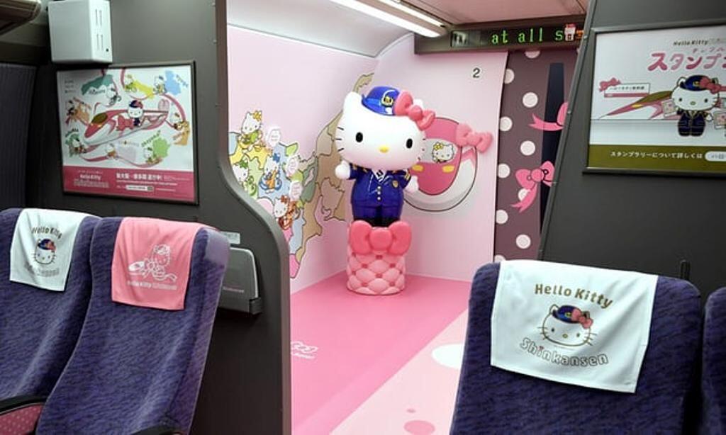 Super Unyu, Begini Tampilan Kereta Bertemakan Hello Kitty di Jepang