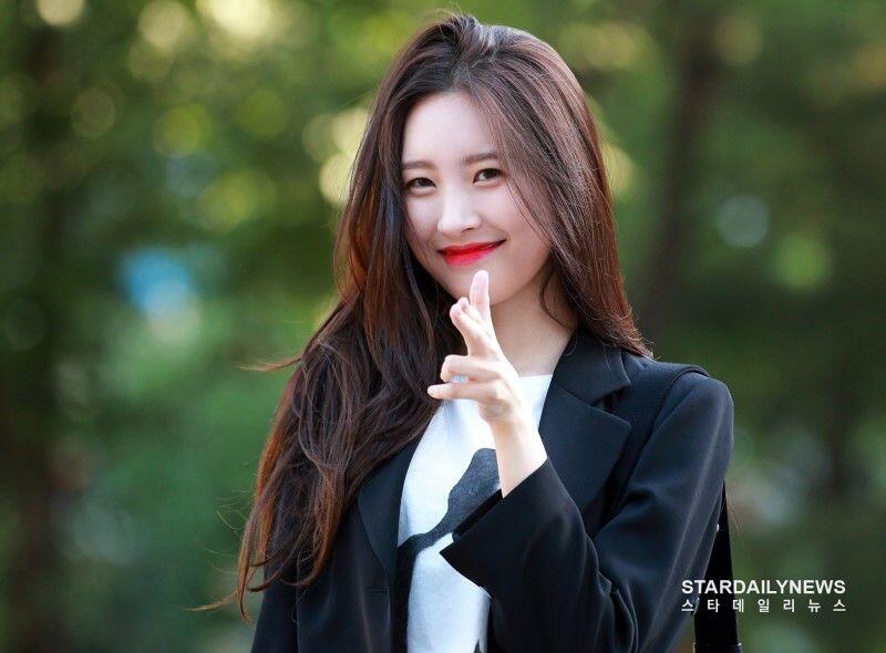 Chic Hingga Swag, Intip 9 Potret Kerennya Airport Fashion ala Sunmi