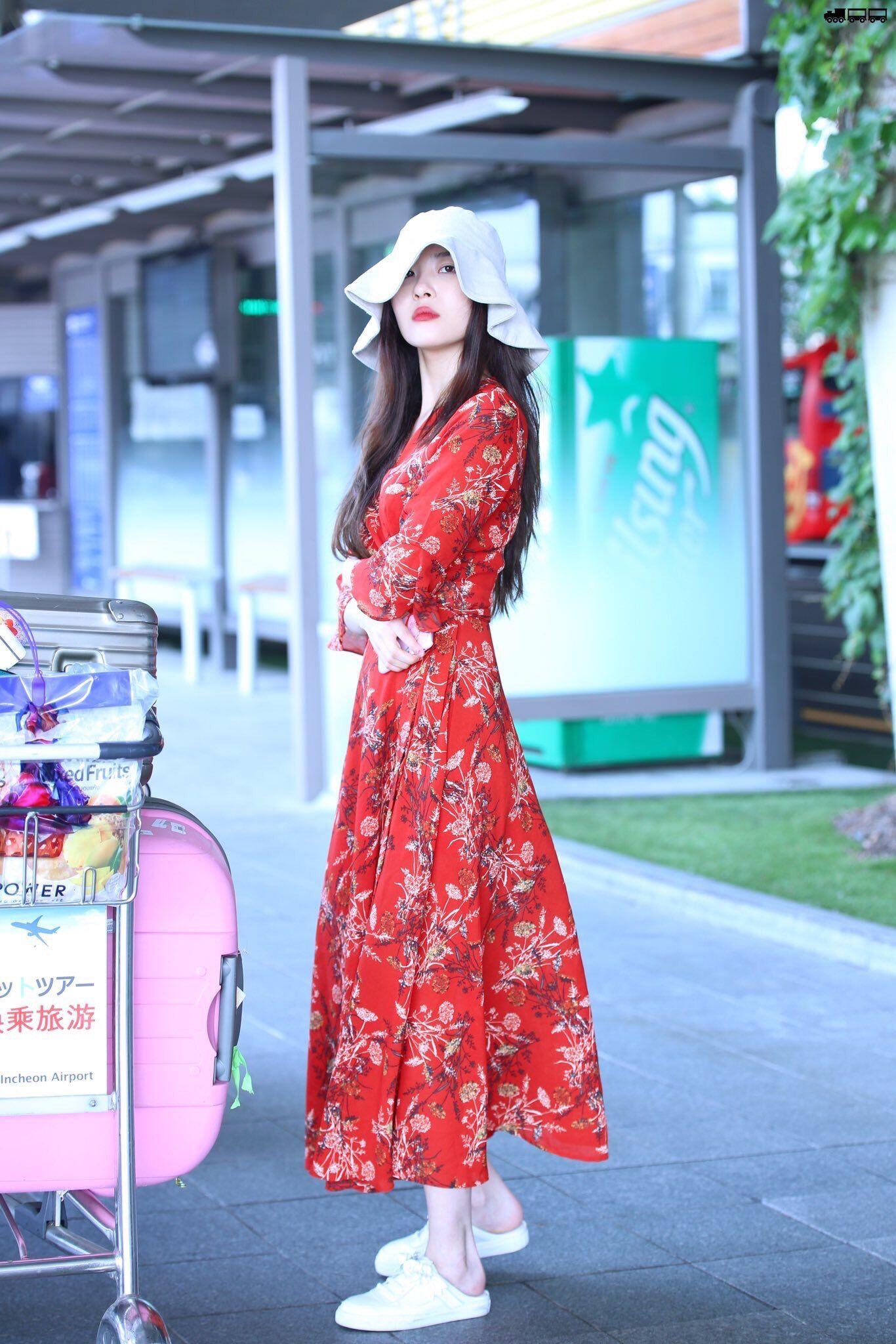 Chic Hingga Swag, Intip 9 Potret Kerennya Airport Fashion ala Sunmi