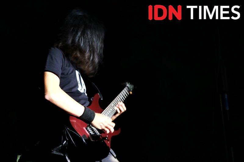 12 Keseruan Showcase Indra Lesmana Project, Perkenalan Band Metal Hits