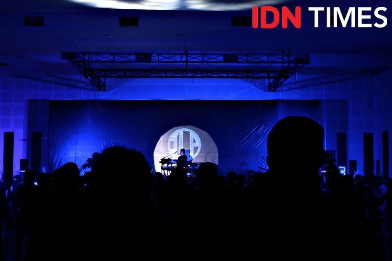 12 Keseruan Showcase Indra Lesmana Project, Perkenalan Band Metal Hits