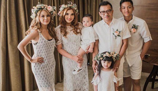 10 Potret Kompaknya Outfit Keluarga Anang-Ashanty yang Fashionable
