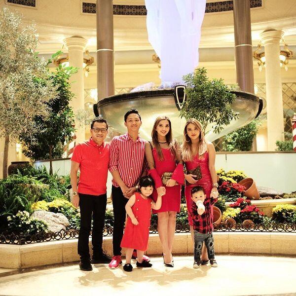 10 Potret Kompaknya Outfit Keluarga Anang-Ashanty yang Fashionable