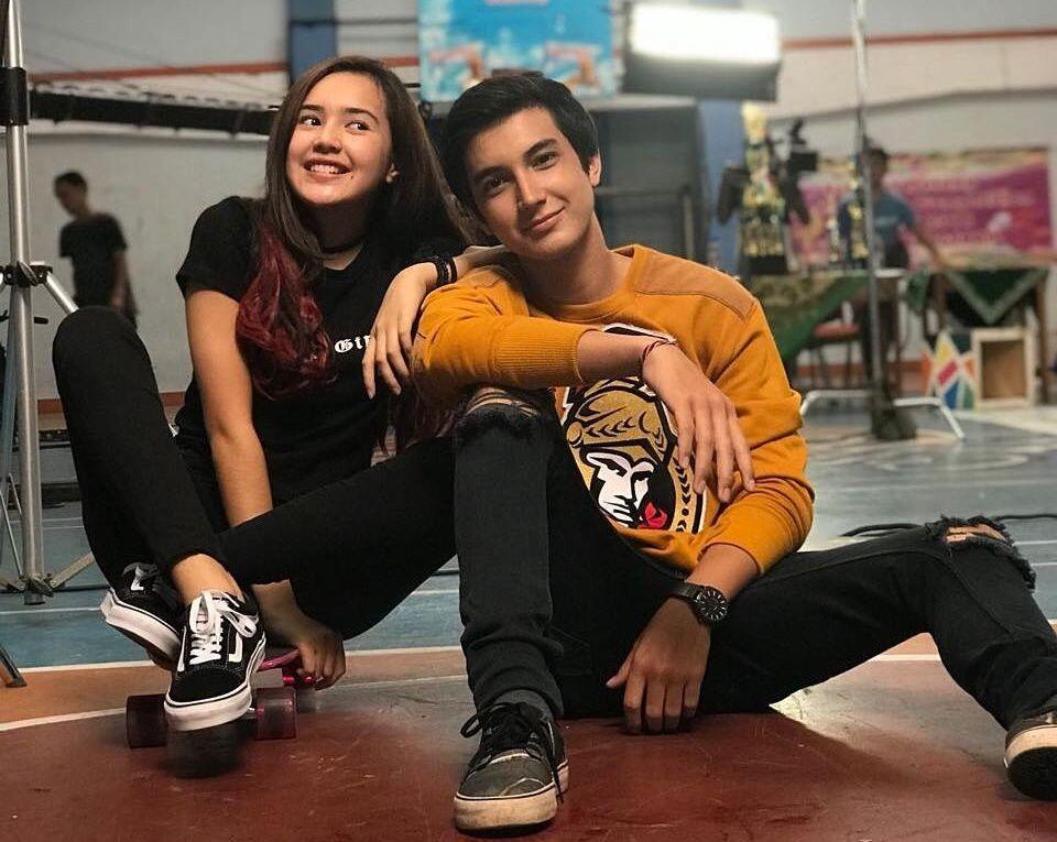 10 Style Hits Junior Roberts, Bikin Kamu Kelihatan Awet Muda!