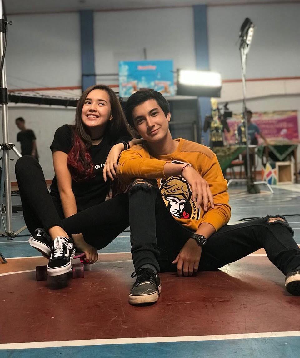 10 Style Hits Junior Roberts, Bikin Kamu Kelihatan Awet Muda!
