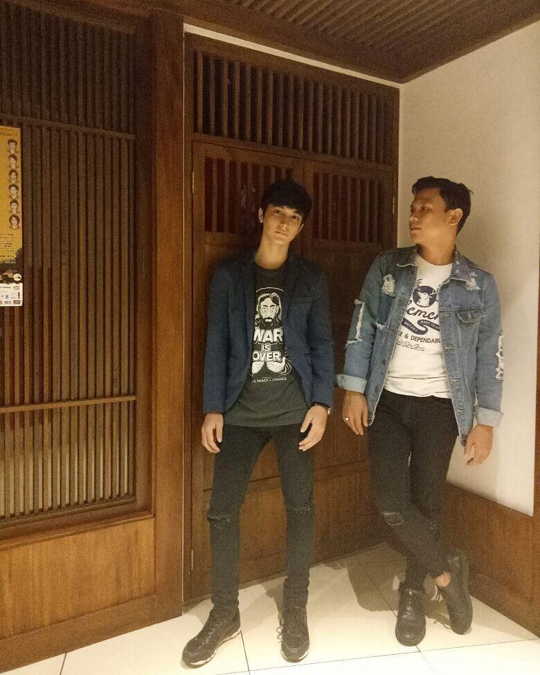 10 Style Hits Junior Roberts, Bikin Kamu Kelihatan Awet Muda!