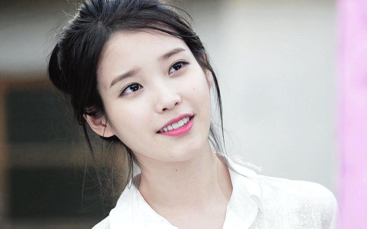 Tampil Trendy dengan 11 Ide Mix And Match Jeans ala IU