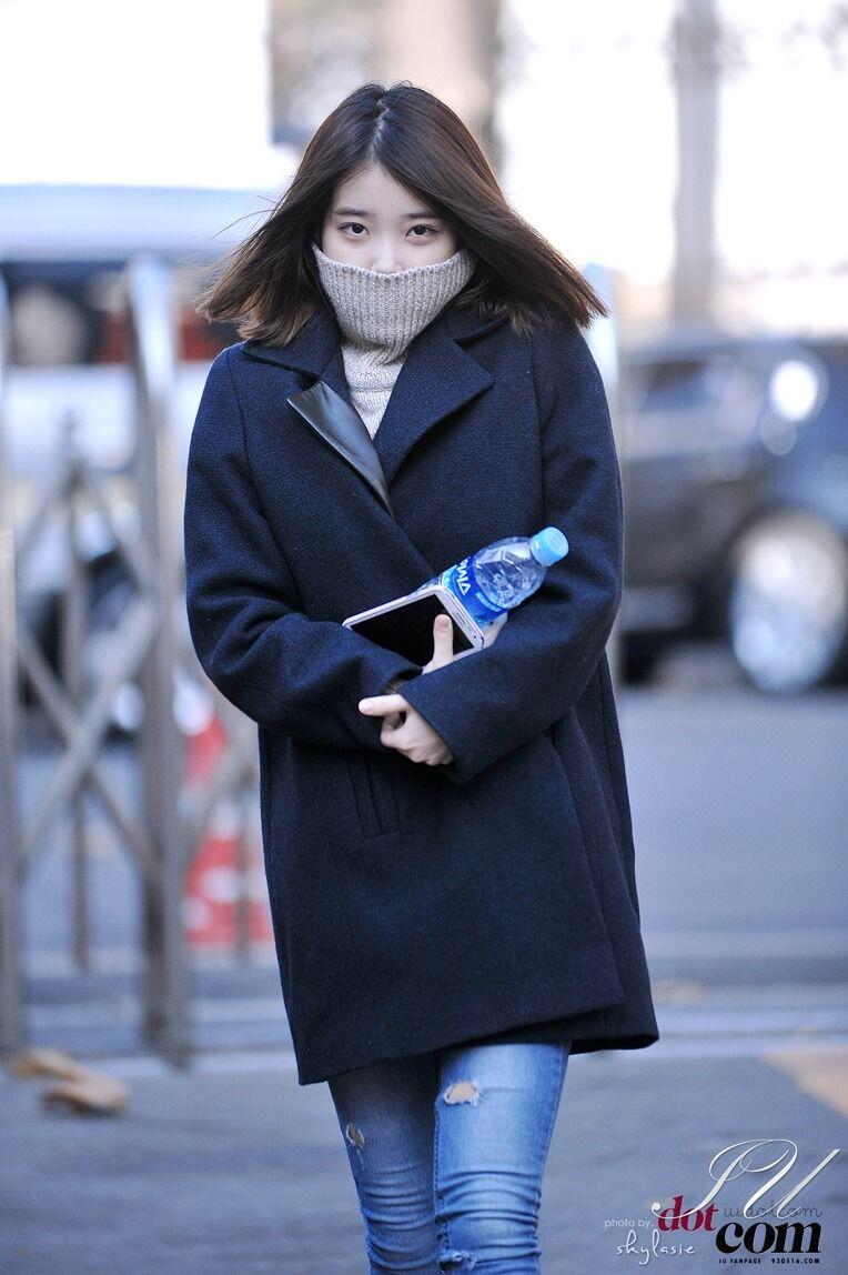 Tampil Trendy dengan 11 Ide Mix And Match Jeans ala IU