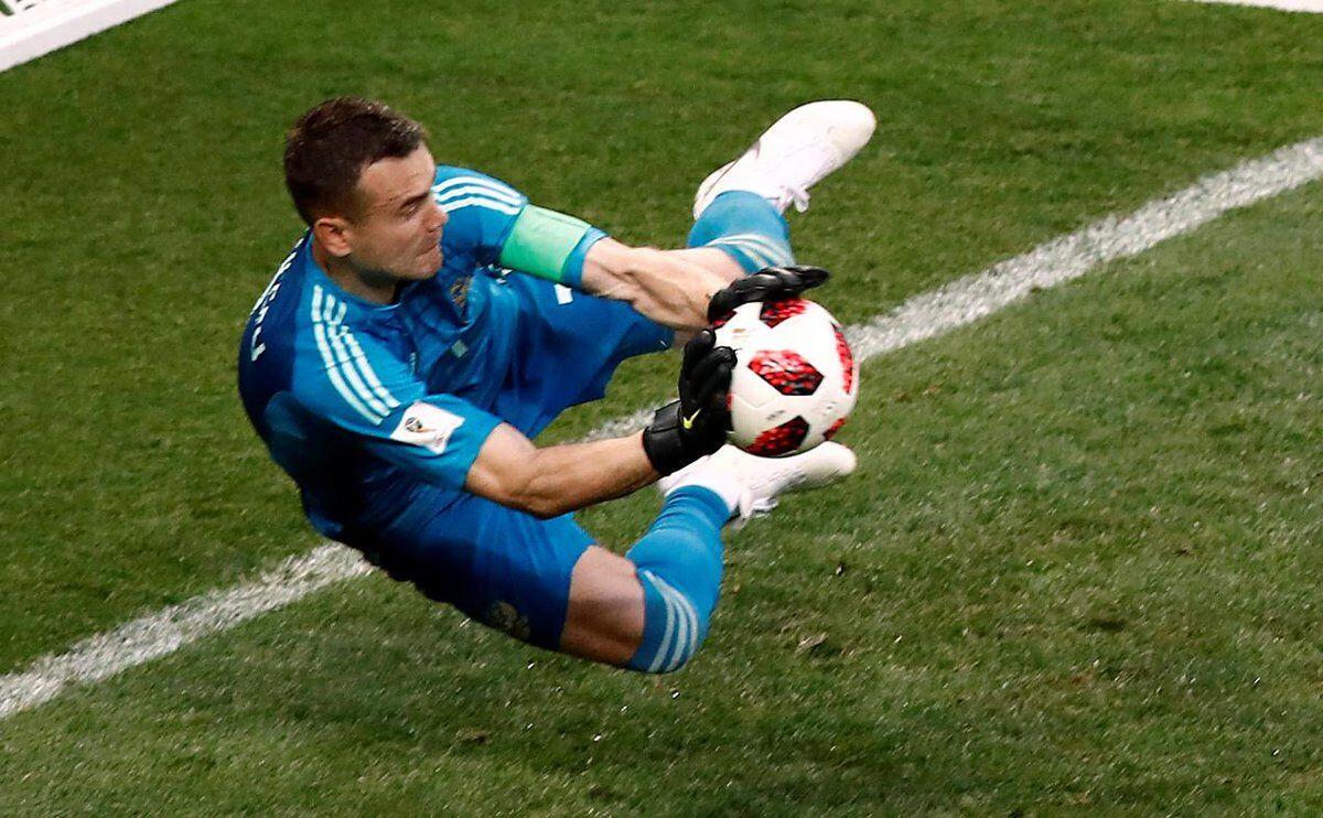 Pernah Rekaman Lagu, Ini Rekor & Insiden Memalukan Igor Akinfeev