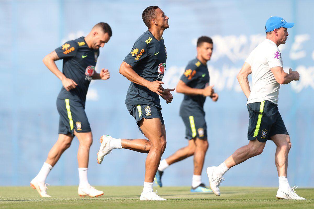 Neymar dan Coutinho Akan Beri Kejutan Bagi Pertahanan Meksiko