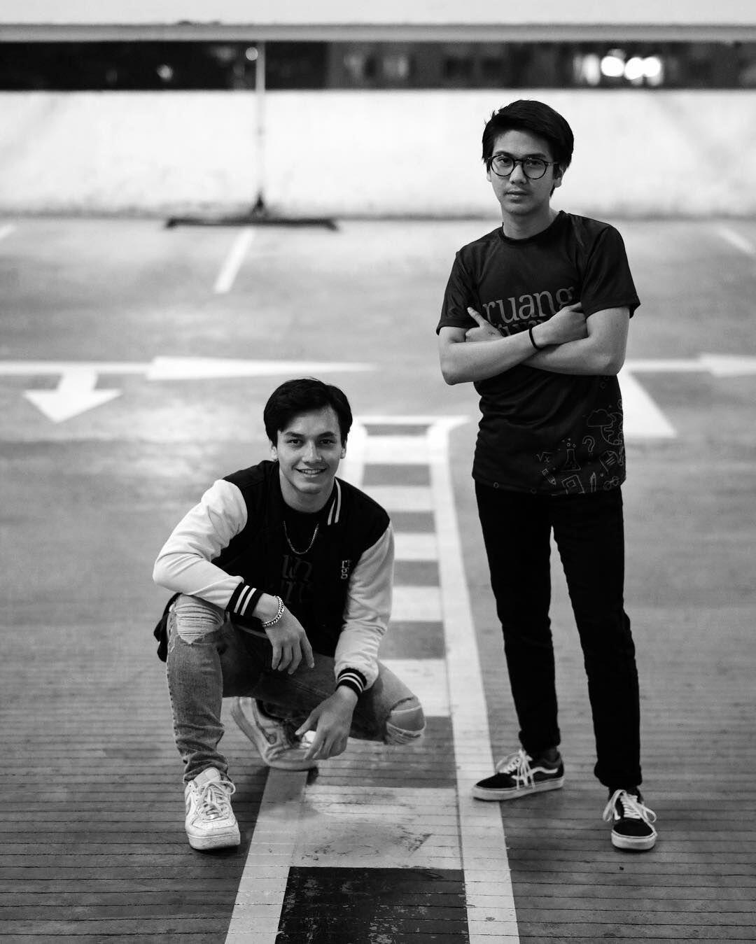 Ketika Iqbaal dan Jefri Nichol Dipertemukan, Ini 8 Potret Kerennya