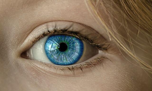 Girls, 5 Aturan Ini Harus Diperhatikan Saat Pakai Soft Lens!