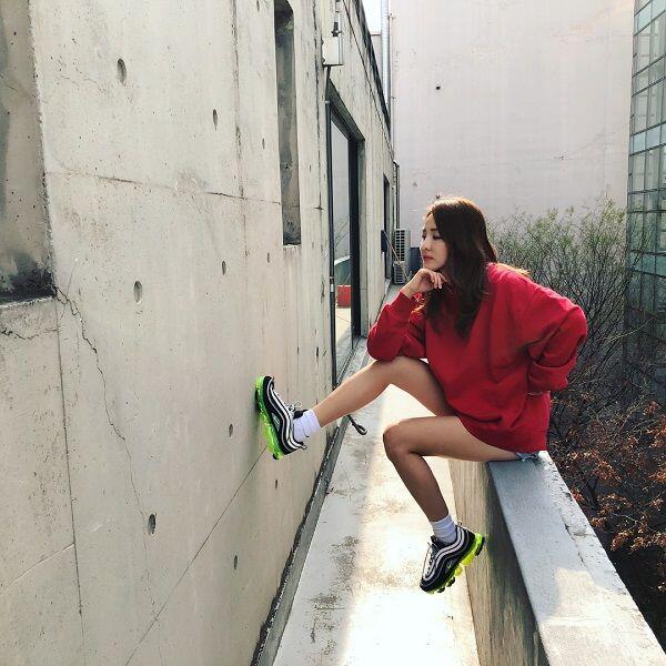 10 Gaya Athleisure Kece & Gak Ribet yang Bisa Ditiru Ala Sandara Park