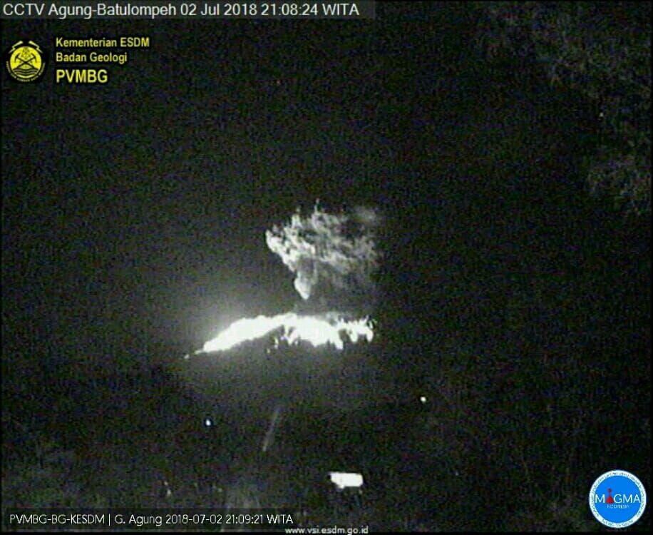 Gunung Agung Erupsi, Lava Membakar Hutan di Sekitarnya