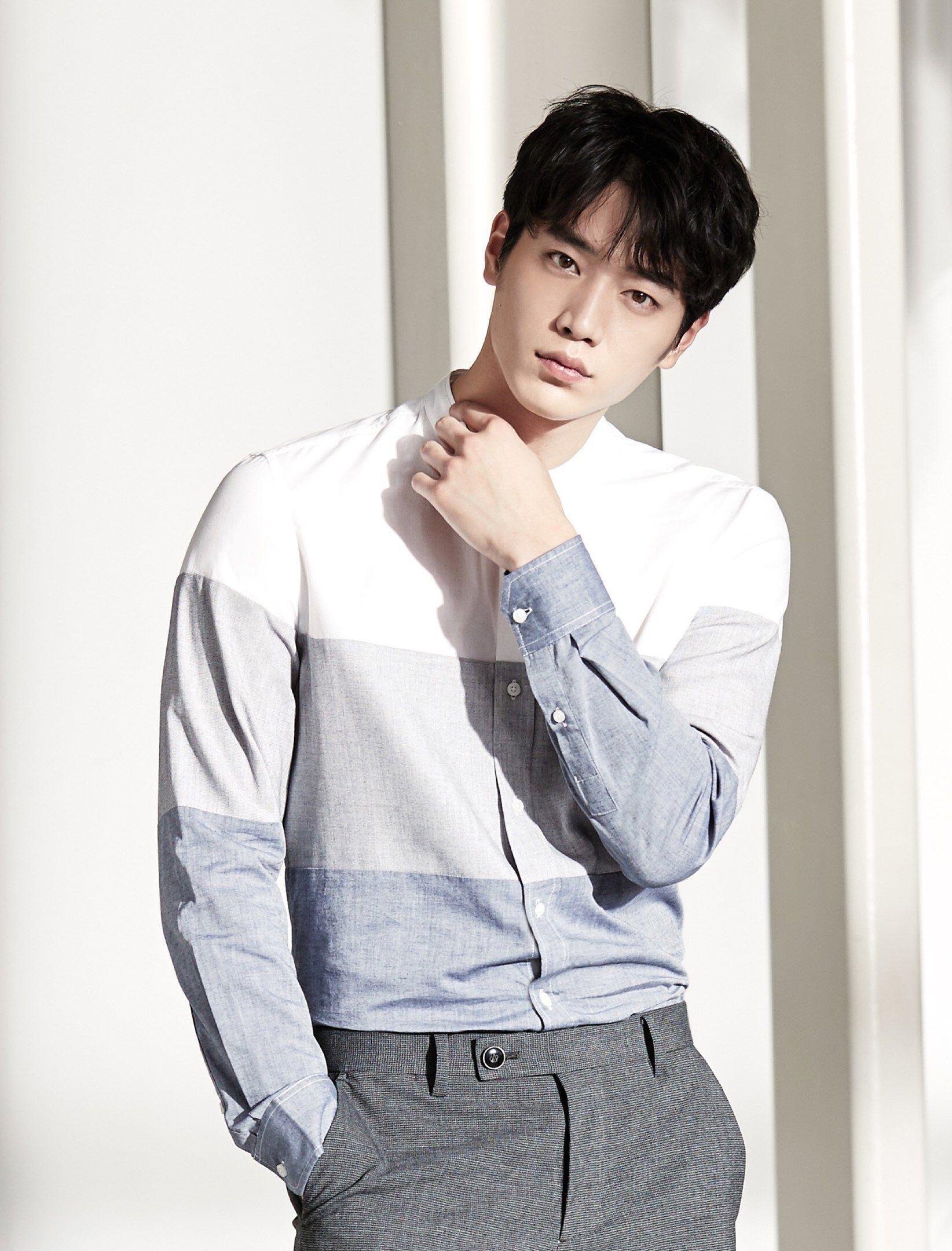 10 Potret Seo Kang Joon, Robot Ganteng dalam drama Are You Human Too
