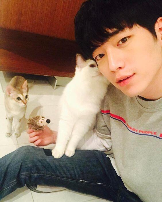 10 Potret Seo Kang Joon, Robot Ganteng dalam drama Are You Human Too
