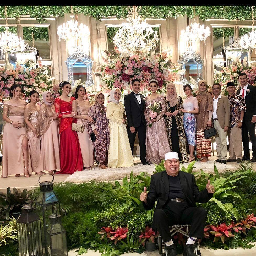 Mewah dan Elegan, 10 Potret Bahagia Resepsi Pernikahan Erica Putri