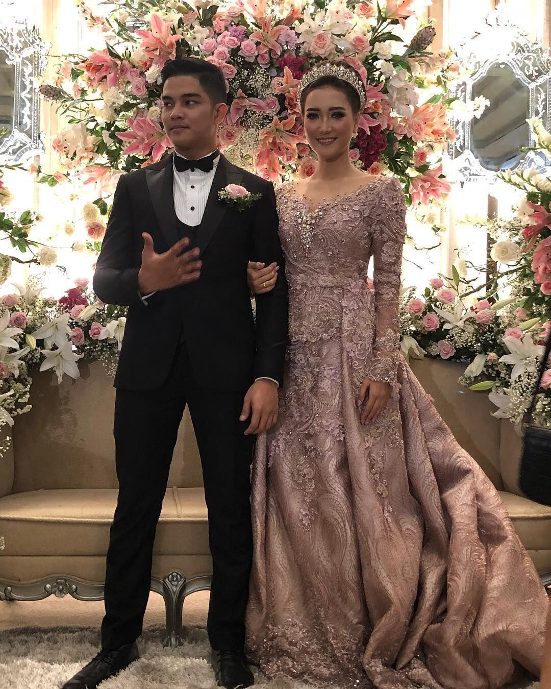 Mewah dan Elegan, 10 Potret Bahagia Resepsi Pernikahan Erica Putri