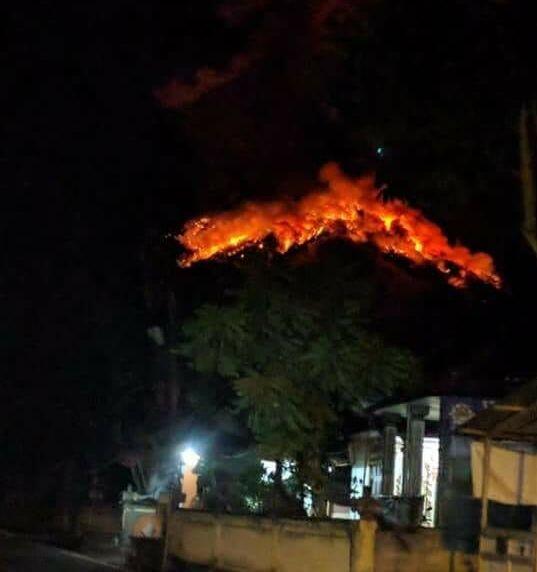 VIDEO: Detik-Detik Gunung Agung Erupsi dan Keluarkan Lava Pijar