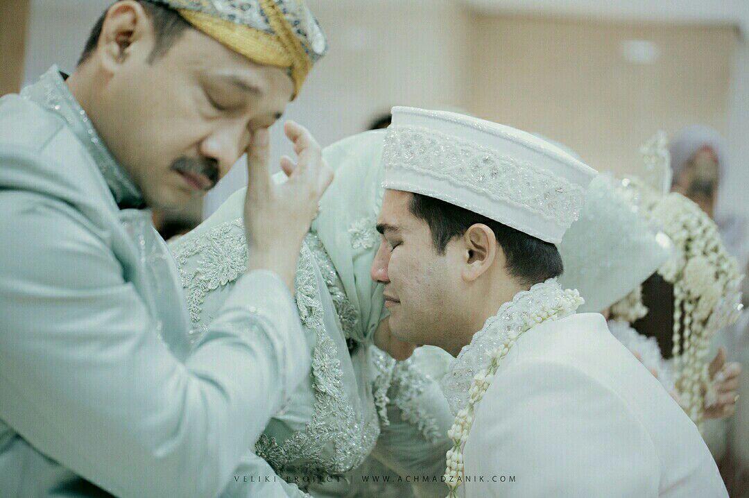 11 Potret Sakralnya Acara Pernikahan Rizky Alatas & Adzana Bing Slamet