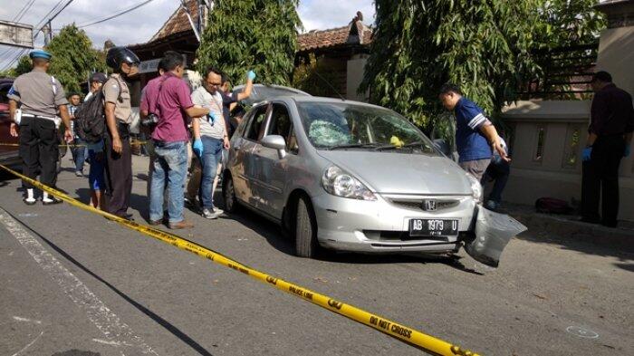 BREAKING NEWS : terlibat baku tembak dengan polisi pengendara honda jazz dilumpuhkan