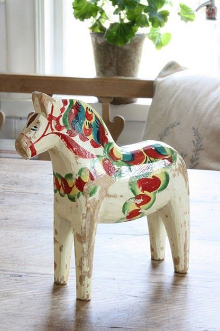 Bukan Unicorn! Ini Dala Horse dari Swedia