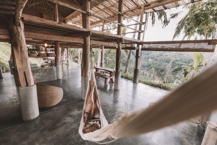 6 Tips Agar Tetap Kompak Saat Liburan Bersama Partner Traveling