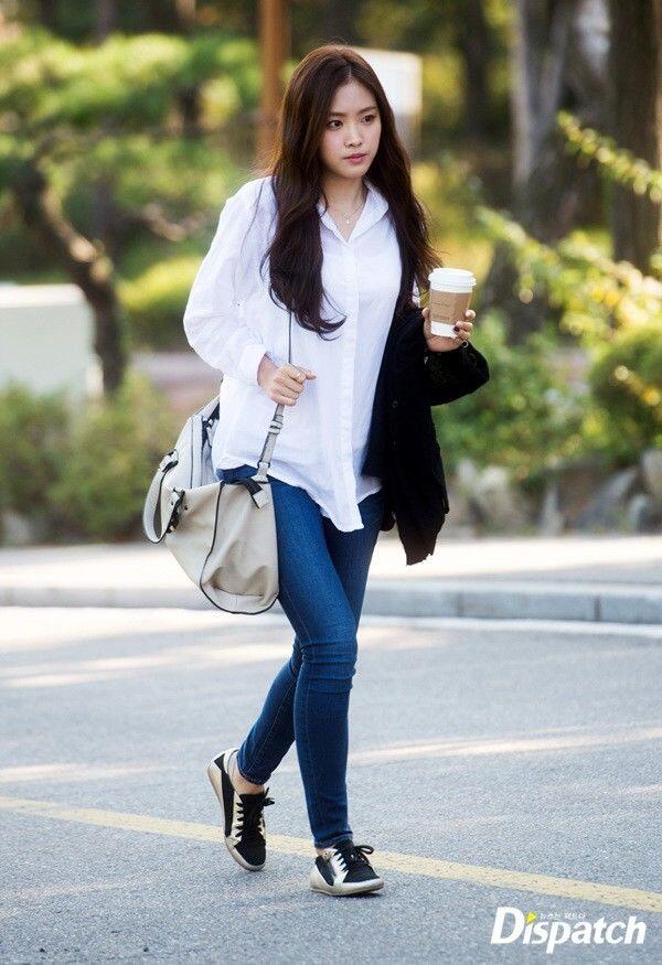 Bak Bidadari, Kerennya 11 Airport Fashion Serba Putih ala Naeun APink