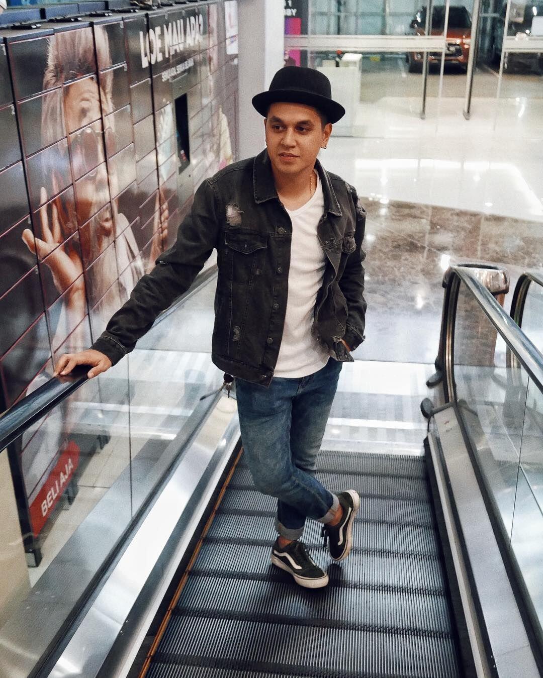 9 Gaya Busana ala Kevin Julio, Kece Banget!