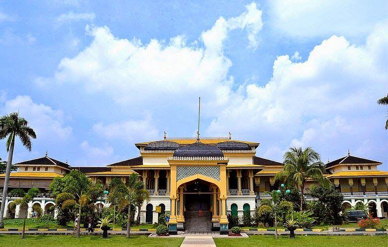10 Pesona Keindahan Tempat Tinggal Para Raja di Indonesia