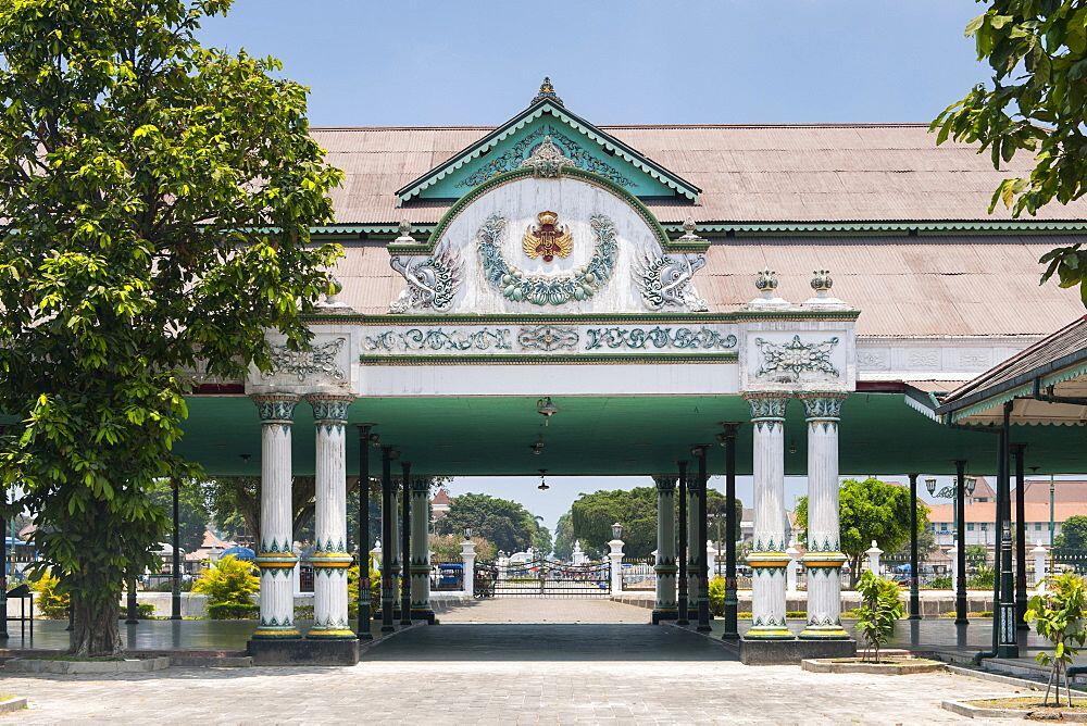 10 Pesona Keindahan Tempat Tinggal Para Raja di Indonesia