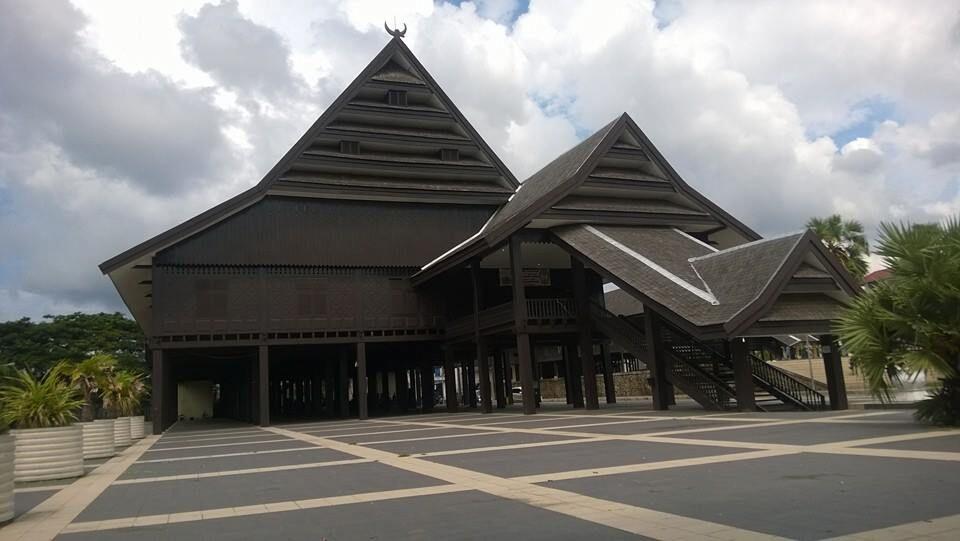 10 Pesona Keindahan Tempat Tinggal Para Raja di Indonesia