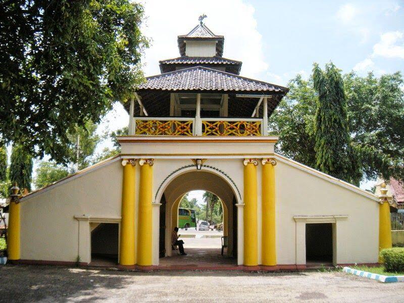 10 Pesona Keindahan Tempat Tinggal Para Raja di Indonesia