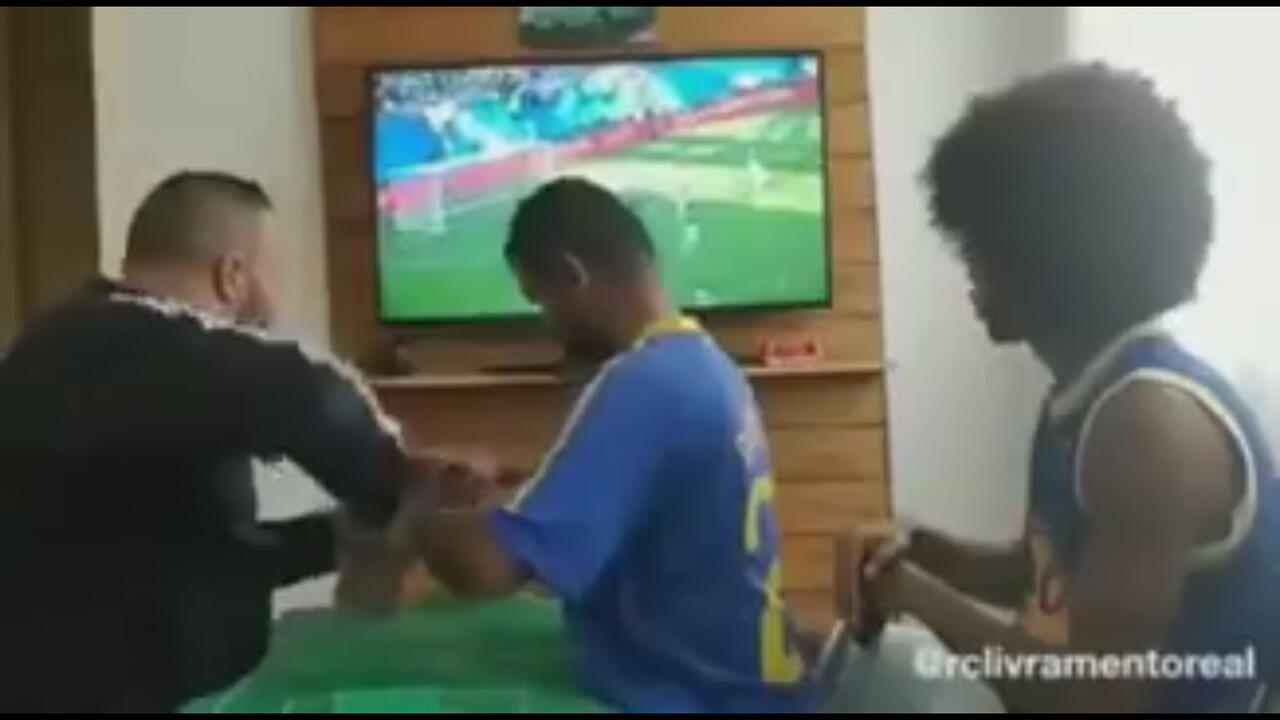Viral, seorang berkebutuhan khusus, menikmati pertandingan piala dunia #SundulDunia