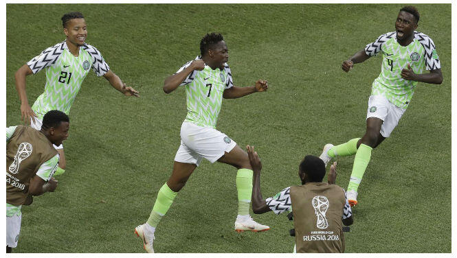 Punya Jiwa Sosial Tinggi, Bintang Nigeria Bagi-Bagi Beras