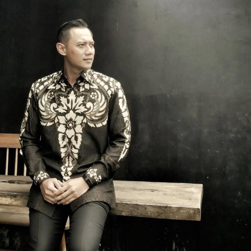 Kebapakan dan Suami-able, Rekomendasi Batik Cowok Ini Rugi Kalau Di-skip Doang!