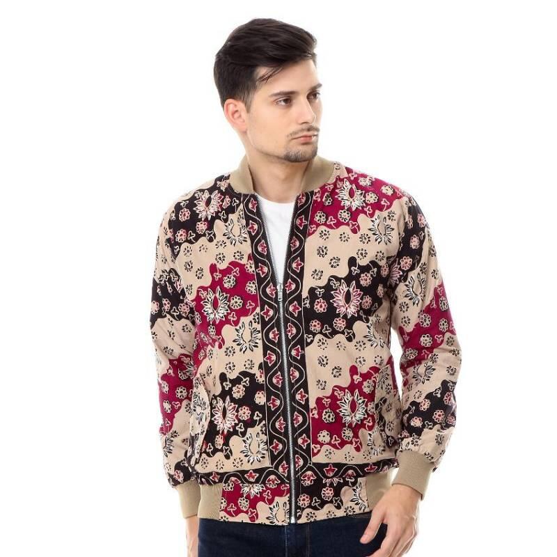 Kebapakan dan Suami-able, Rekomendasi Batik Cowok Ini Rugi Kalau Di-skip Doang!