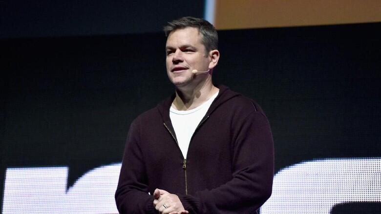 Ke Indonesia, Matt Damon Kunjungi Koperasi