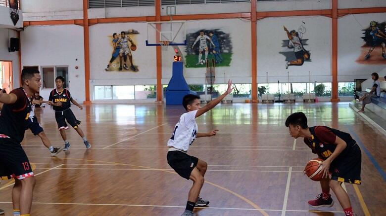 Gelar Latih Tanding, Tim Basket Sekolah Kharisma Bangsa Fokus Benahi Stamina Pemain