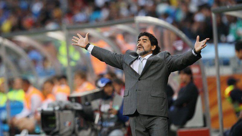Maradona Siap Latih Timnas Argentina Tanpa Bayaran