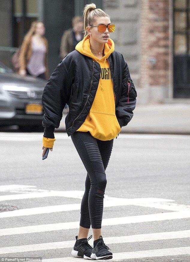 10 Inspirasi Steet Style ala Hailey Baldwin,Bikin OOTD Makin Kece